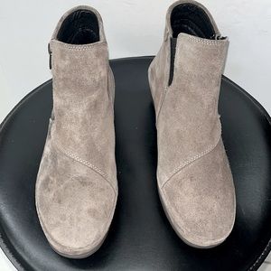 BJORNDAL WOMENS LIBBY
SHORT BOOT - TAUPE